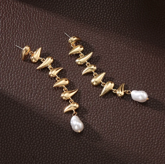 Dropping pearl earrings