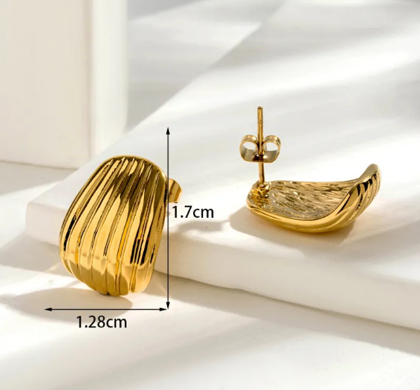 Shell studs | Histeriaaaaaaa