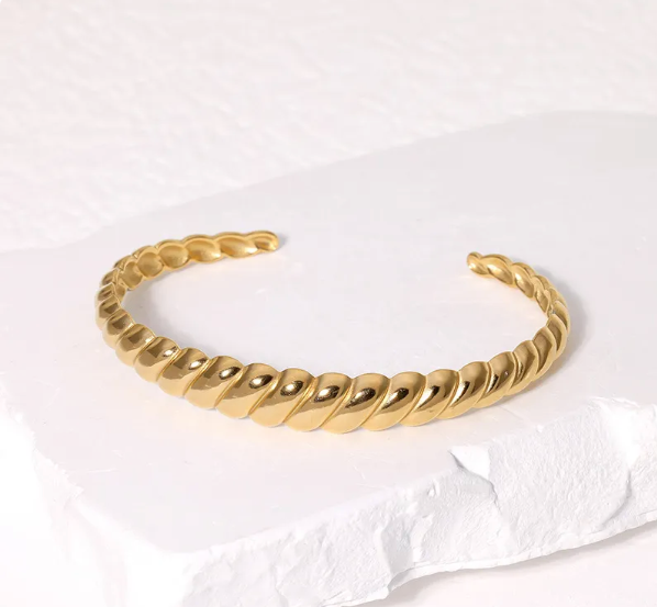 Croissant bracelet