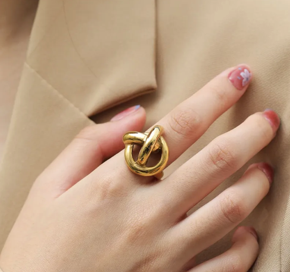 Knotted ring