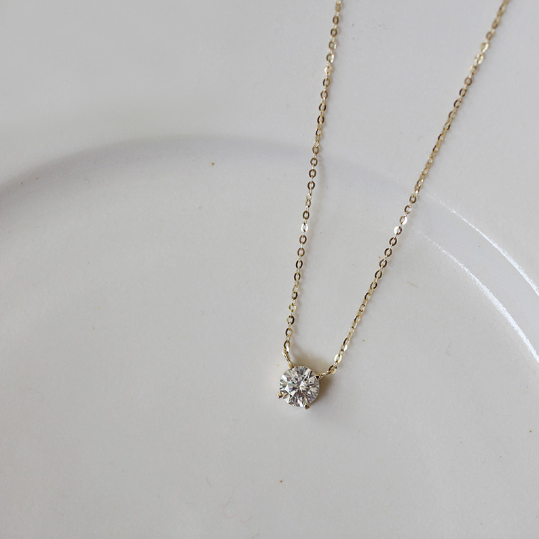 Perfect dot necklace