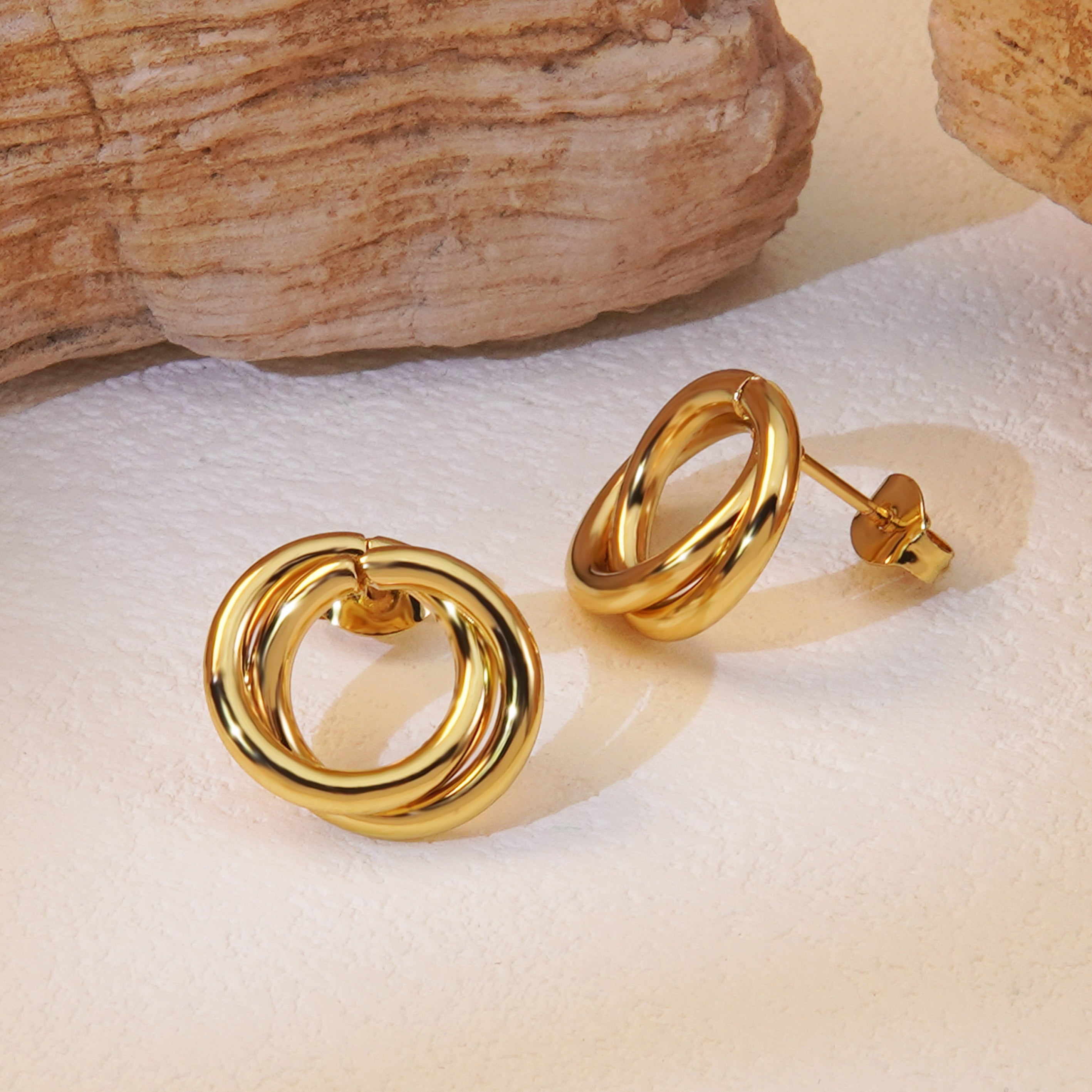 Circle line earrings